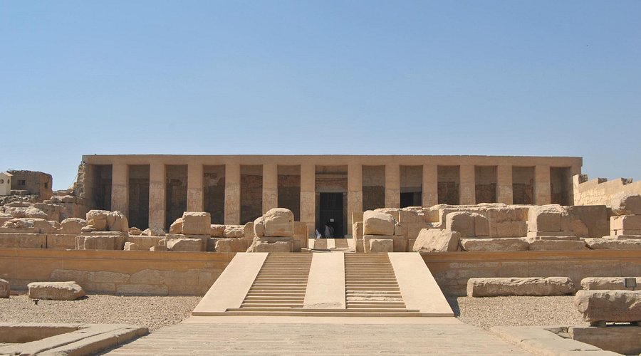 Kolorowe reliefy w świątyni Setiego I w Abydos